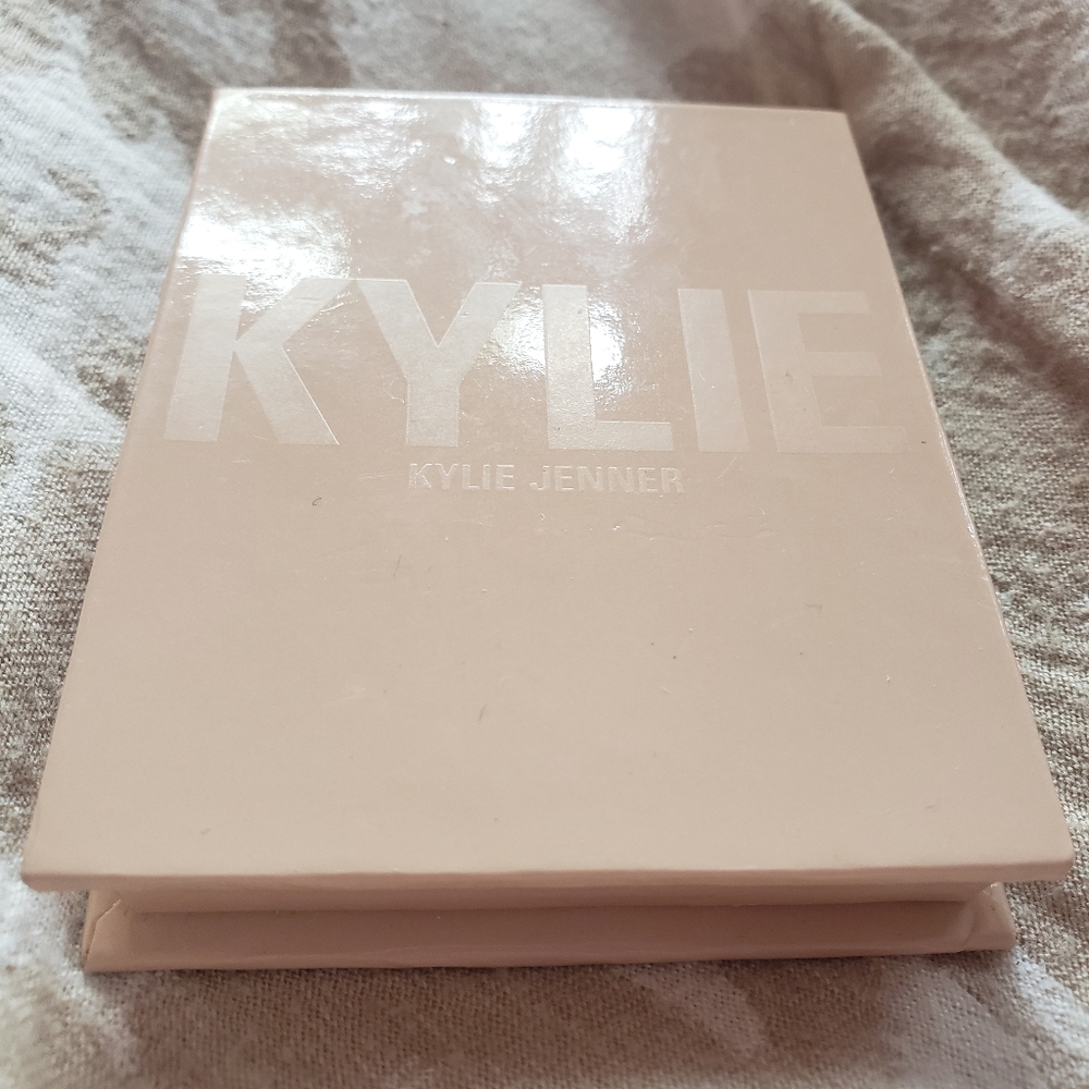 KYLIE COSMETICS HIGHLIGHT